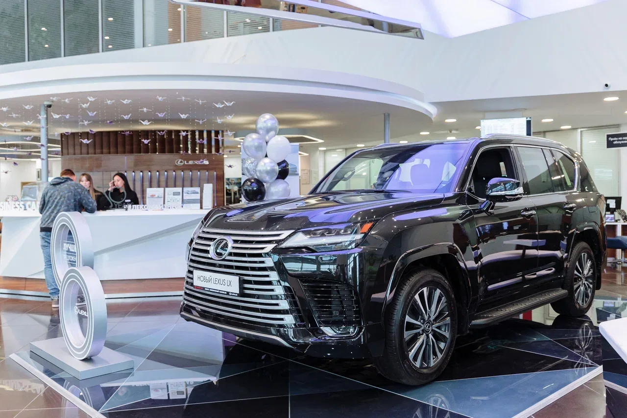Lexus в пространстве дилерского центра