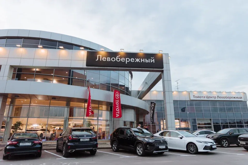 Фасад дилерского центра Lexus