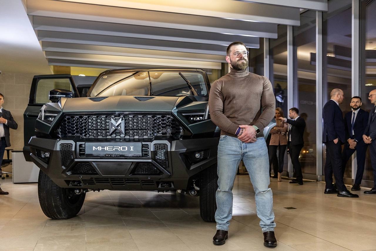 M-HERO 1 в центре презентации