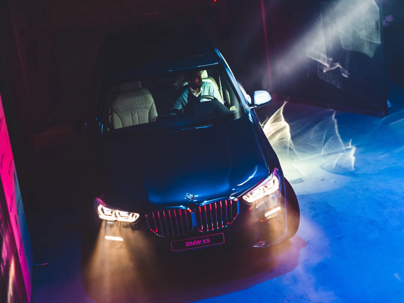 BMW X5 в цветном свете
