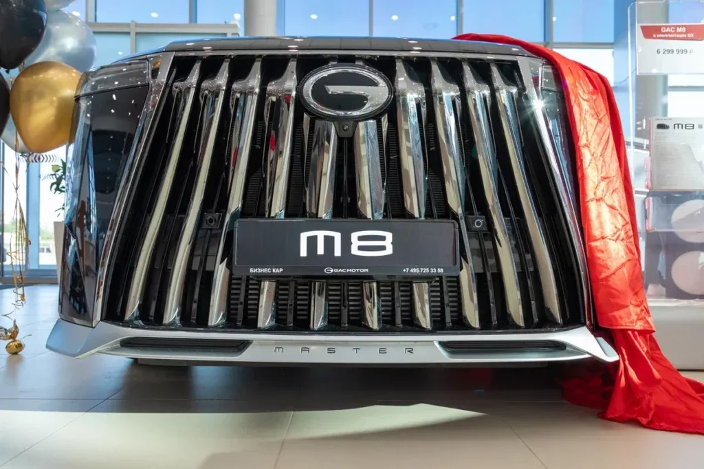 Дизайн передней части на презентации GAC M8