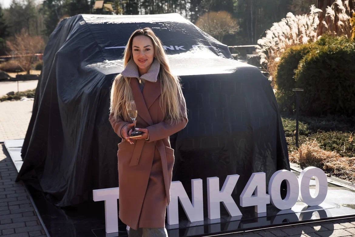 Гостья на презентации TANK 400