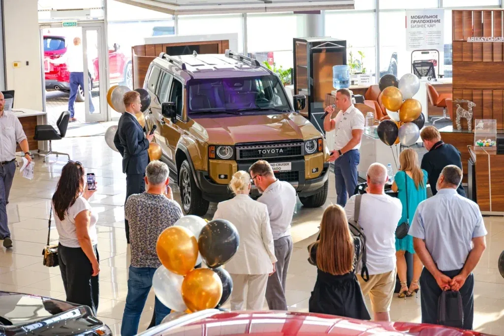 Открытие нового Toyota Land Cruiser Prado перед гостями