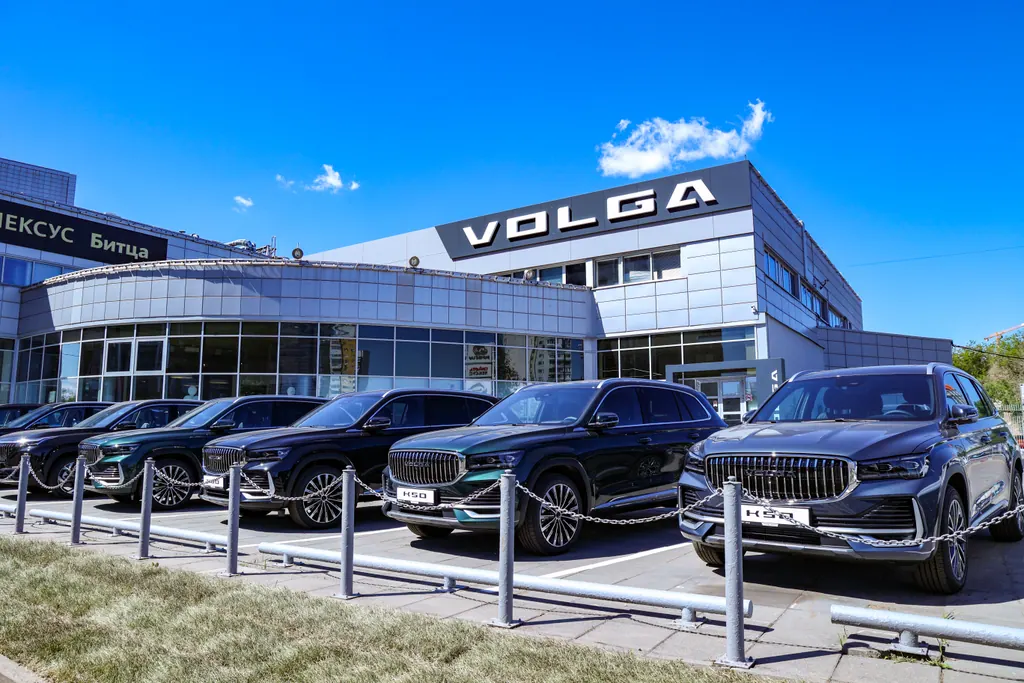 Автомобили VOLGA у дилерского центра Бизнес Кар